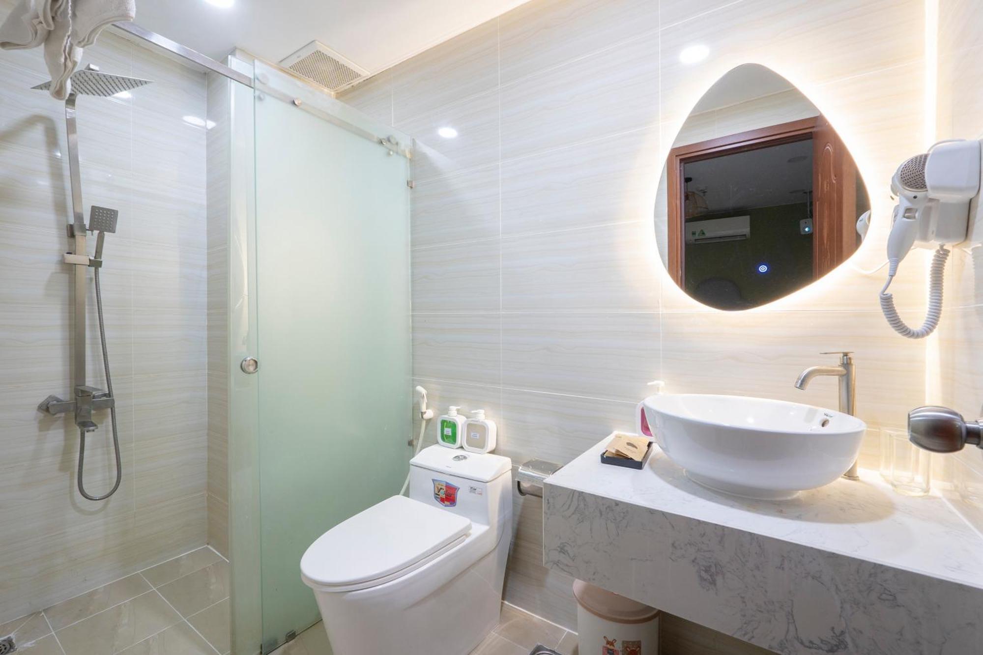 הו צ'י מין סיטי Amila Nguyen Hue Hotel By Sazi מראה חיצוני תמונה