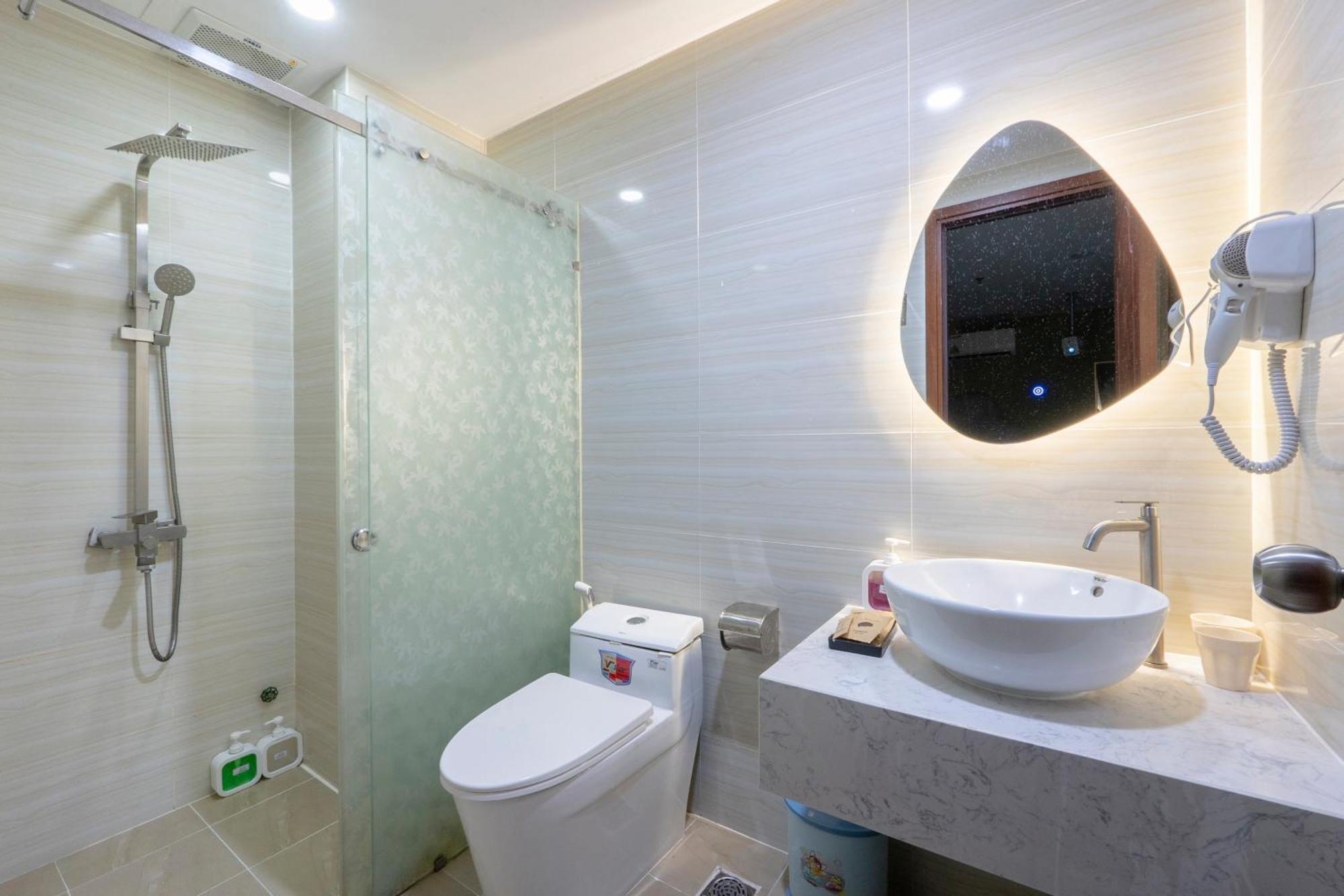 הו צ'י מין סיטי Amila Nguyen Hue Hotel By Sazi מראה חיצוני תמונה